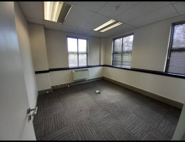 559M² OFFICE TO LET IN BRYANSTON
